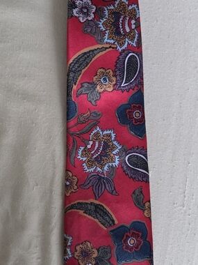 Vintage Regal Red Floral Paisley Effect Tie